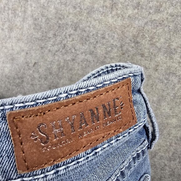 Shyanne Women’s Light Blue Bootcut Jeans Mid-Rise Distressed Hem Size 31 Short - Picture 5 of 10